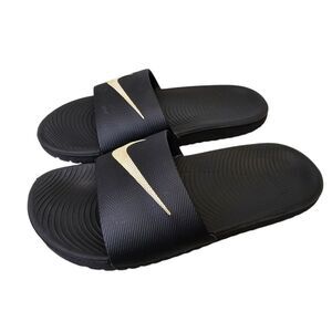 Well Worn Nike Youth Boys 4Y Black Kawa Slide Sandals